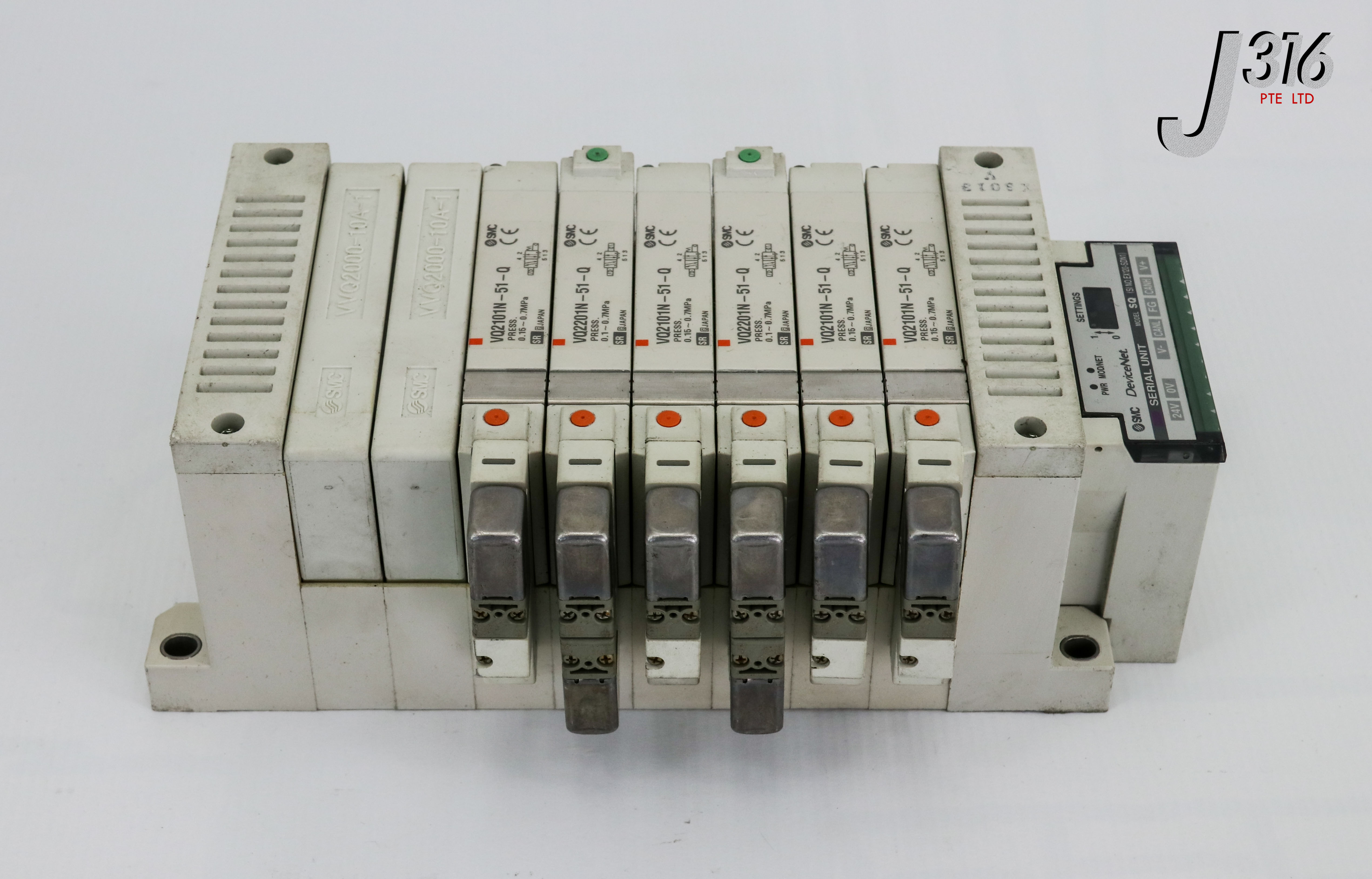 25547 SMC 8 SLOT SOLENOID MANF W/ 4X VQ2101N-51-Q, 2X VQ2201N-51-Q
